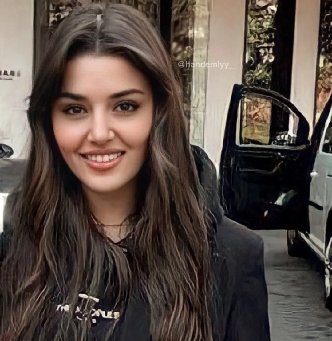 LolaLol92668972's tweet photo. #HandeErcelMilano https://t.co/UEbiE7jGlZ