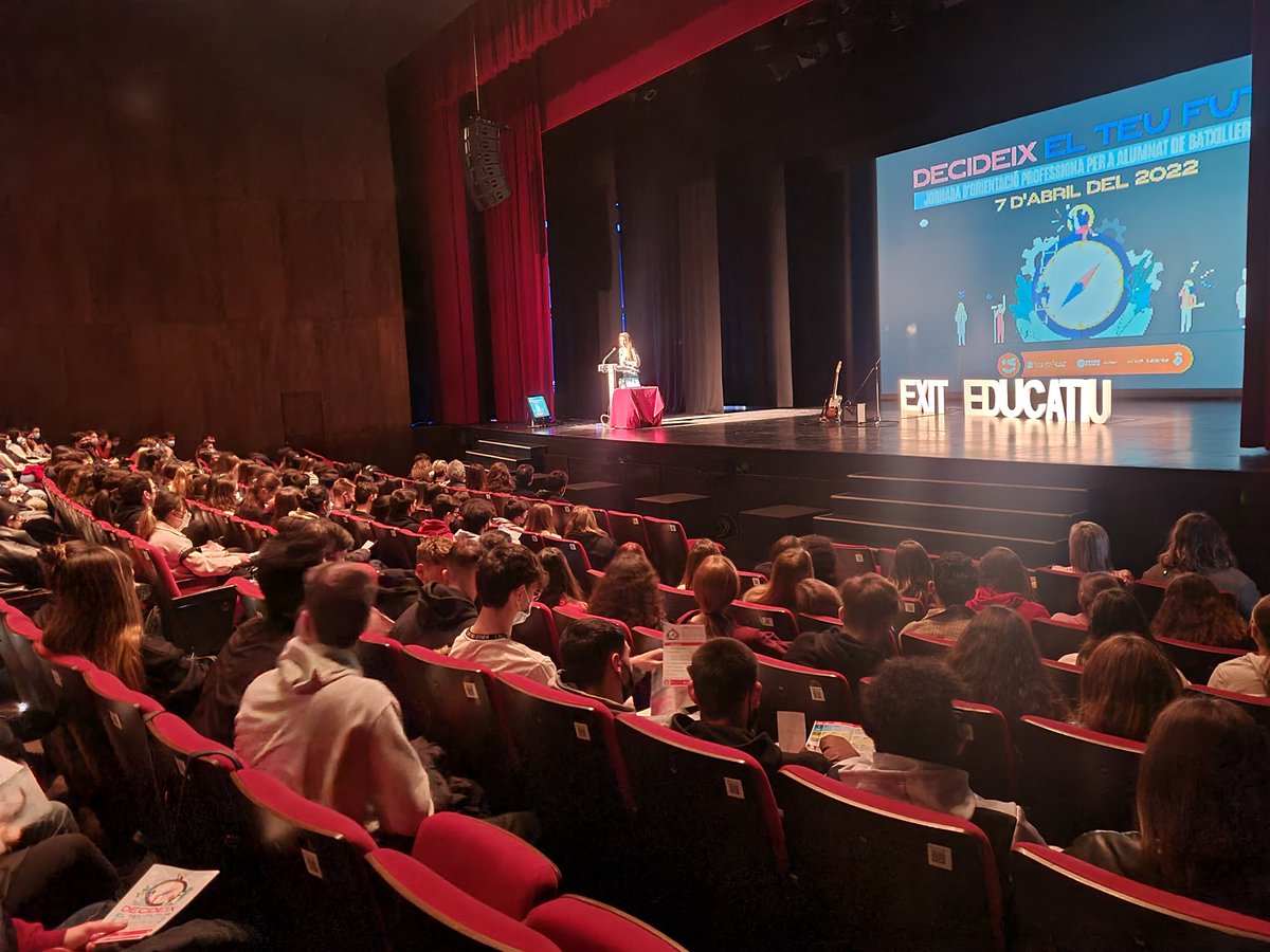 mariaaguilard's tweet photo. Comencem aquesta VI Jornada d'Orientació Professional a Viladecans! "DECIDEIX EL TEU FUTUR" https://t.co/Fg5pAZYTFY