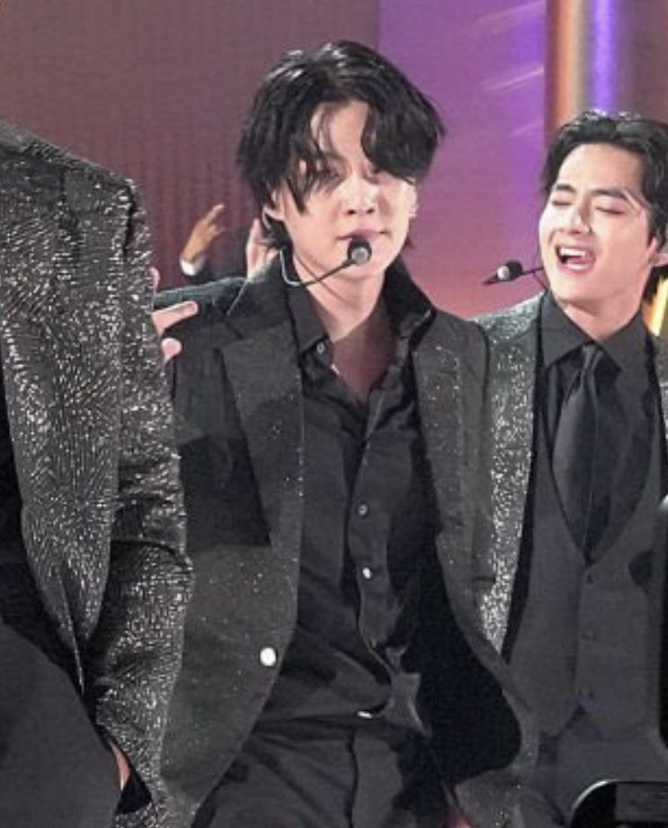 mygsrockstar's tweet photo. something about yoongi on that night https://t.co/quLfuadV5b