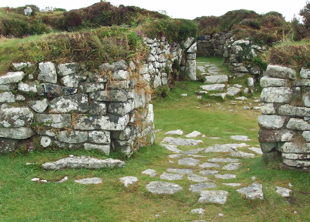 bitaboutbritain's tweet photo. #Chysauster is one of the best-preserved ancient villages in Britain. A small community lived and worked here for around 400 years, from about 100BC until the 3rd C - by which time much of Britain was under Roman rule. I picture children playing there.
#Cornwall https://t.co/DshOsc8BNL