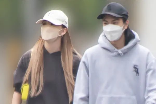 iPhone & iMac on Twitter: "【芸能速報】 肩をよせあって歩く男女。桜が満開のなか“お散歩デート”をしていたのは、モデルの 藤田ニコル(24)と俳優の稲葉友(29)だ。一緒に桜を仰ぐその姿からは仲の良さが伝わってきた――。「2人の交際は'20年の12月、文春オンラインで ...