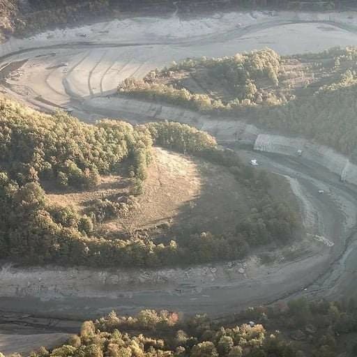 zavojsko's tweet photo. Aktivisti pokreta Odbranimo Reke Stare Planine podneli su krivične prijave protiv EPS-a i HE Pirot zbog uništavanja Zavojskog jezera i Nišave!!! https://t.co/x0hlxjG38y