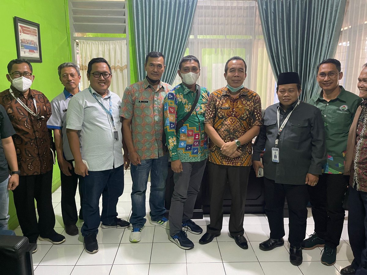 IsmailAZainuri's tweet photo. Kegiatan studi Lapang Grand Desian Learning Manejemen Sytem (LMS) oleh Kemendesa di Kabupaten Pesisir Selatan Sumatera Barat
@halimiskandarnu
@taufikmadjid71
@LuthfiyahNurla1
@yusradaridesa
@SukoyoKasekpro
@zainimustakim
#tpppessel https://t.co/pJk31ueE35