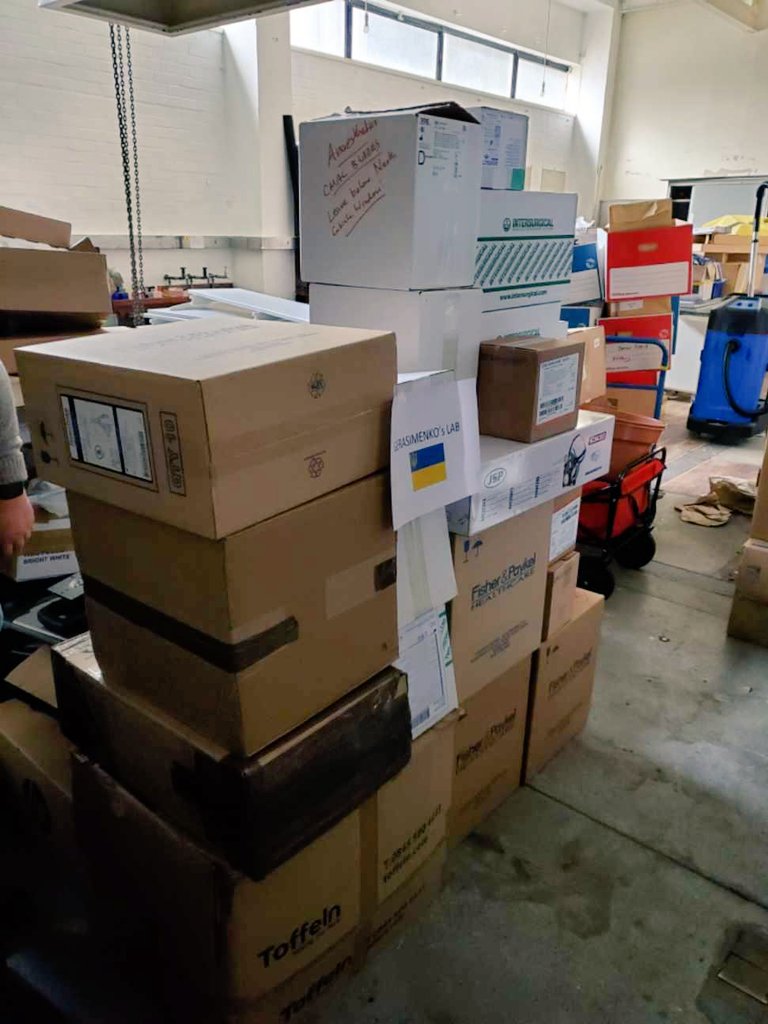 dr_szmidt's tweet photo. On a positive note we had a flurry of donations to Ukraine 🇺🇦 from @CV_UHB, @SwanseabayNHS @CwmTafMorgannwg yesterday. Thank you to @cardiffuni for providing storage for us. The aid will be redistributed with help from @BritUkrAid &amp; @MedicAidUkraine https://t.co/3sPAi3QYiD