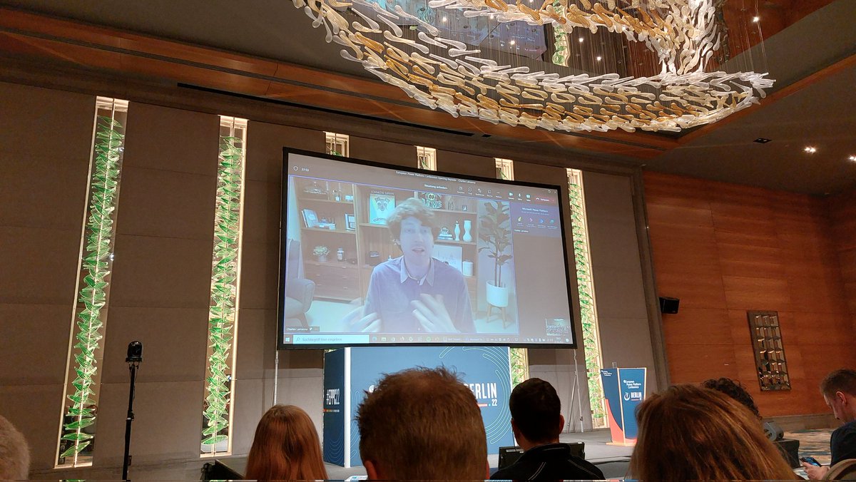 #EPPC22 Keynote is gestart. Mooi voorbeelden voor Service medewerkers voor ondersteuning bij het veilig werken. 
Technisch heel leuk coop mode komt overal beschikbaar binnen het Power Platform.