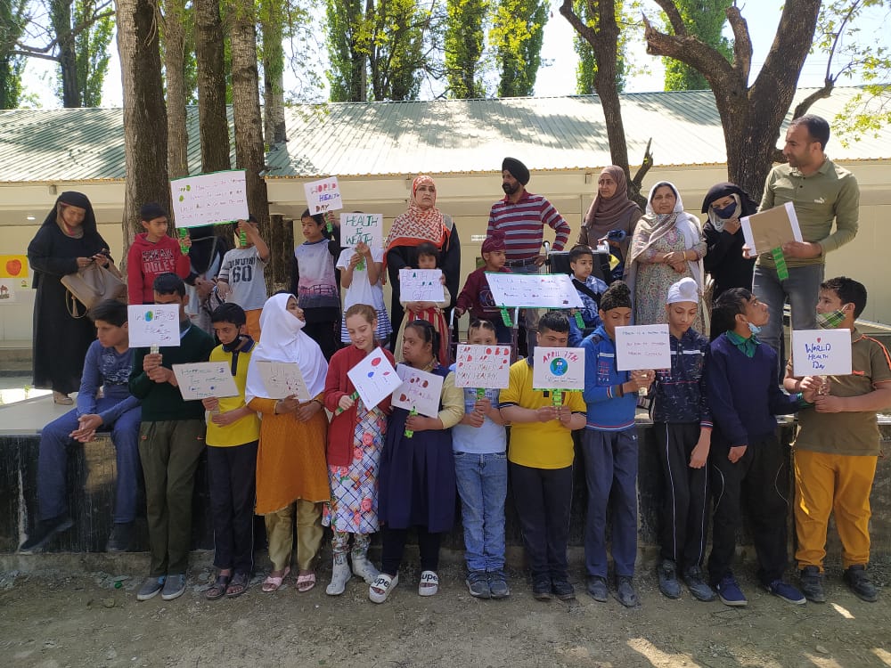 parivaar_school's tweet photo. Celebration of World Health Day
#punitbalangroup
#INDIANARMY
#awazebaramulla https://t.co/treK7xON6b
