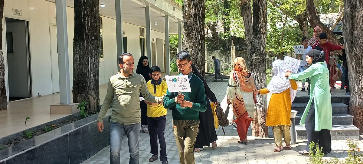 parivaar_school's tweet photo. Celebration of World Health Day
#punitbalangroup
#INDIANARMY
#awazebaramulla https://t.co/treK7xON6b