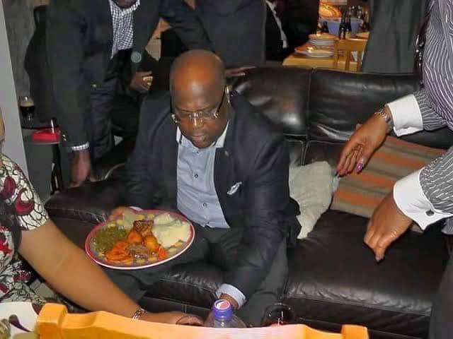 capri_wilma's tweet photo. Un president capable de #bouffer l'emblème du pays est dangereux 🤣

Le foufou au #léopard ?😳😳 https://t.co/rkluYZsaqV
