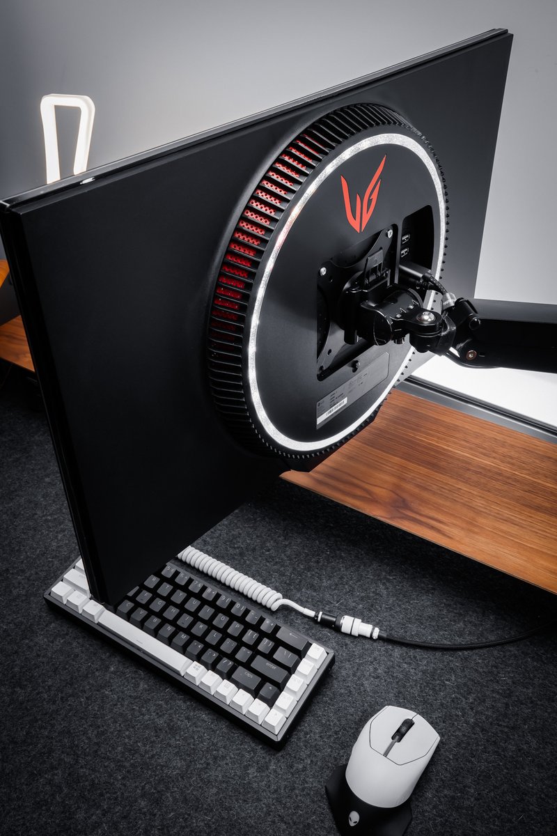 LGGamingGlobal's tweet photo. ✅ Must-own Gaming Merch: Monitor with backlight 💫 

What do you think gamers need the most?

#LGUltraGear #UltraGear #27GP950 #IPS1ms https://t.co/KbHqrs8e5h