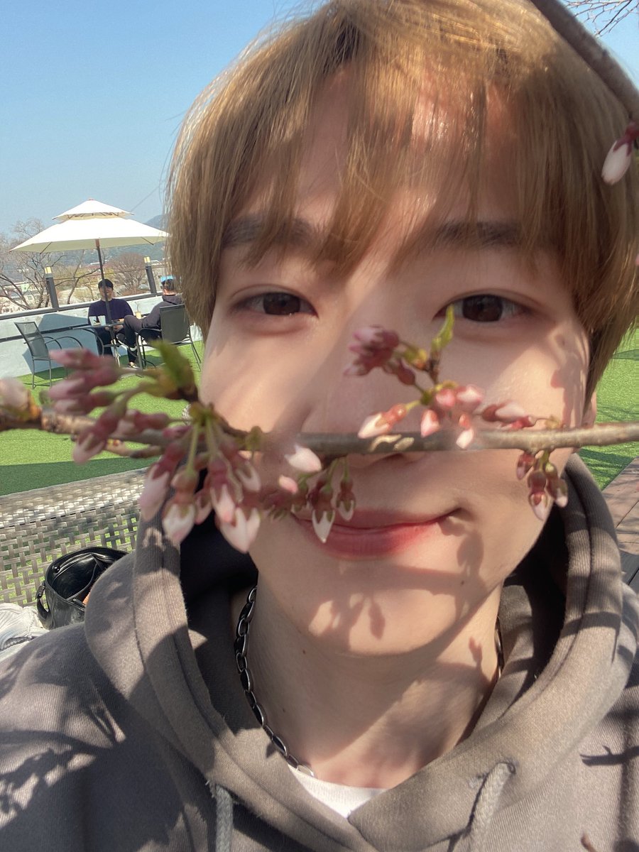 [#유인]

1년중에 제일 들뜨는 계절 ♥

#블랙레벨 #BLACK_LEVEL
#UIN  #벚꽂