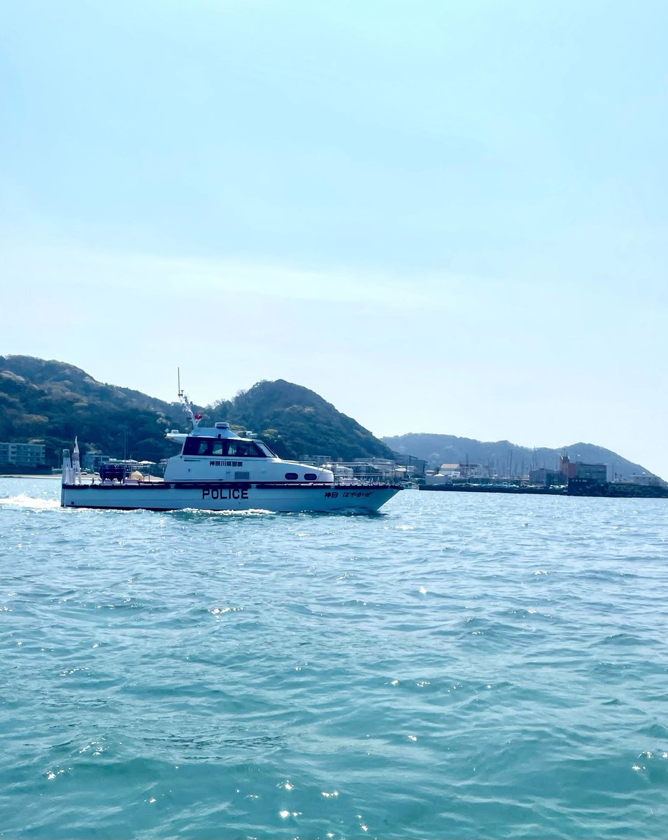 kaijiphoto's tweet photo. 神奈川県横浜水上警察の「神8 はやかぜ」、2016年に配備された総トン数10トンの警備艇です。水上警察のサイトによると横浜水上警察は１０艇を配備しており、同船が一番若い船舶。定められた水域での警らを担っています https://t.co/OwUZ1ucVbV