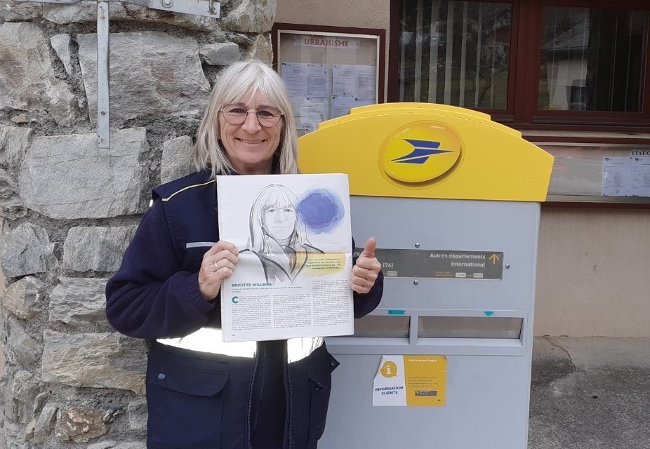 #GestesQuiSauvent | 3/3 À #BourgStMaurice Brigitte Willems a sauvé la vie d’1 cliente victime d’un malaise cardiaque
👏La #factrice, postière de l'année 2⃣0⃣2⃣1⃣, a gardé son sang-froid, appelé le 112 et fait les gestes de 1er secours
🙏Merci à tous ces héros de proximité
#Savoie