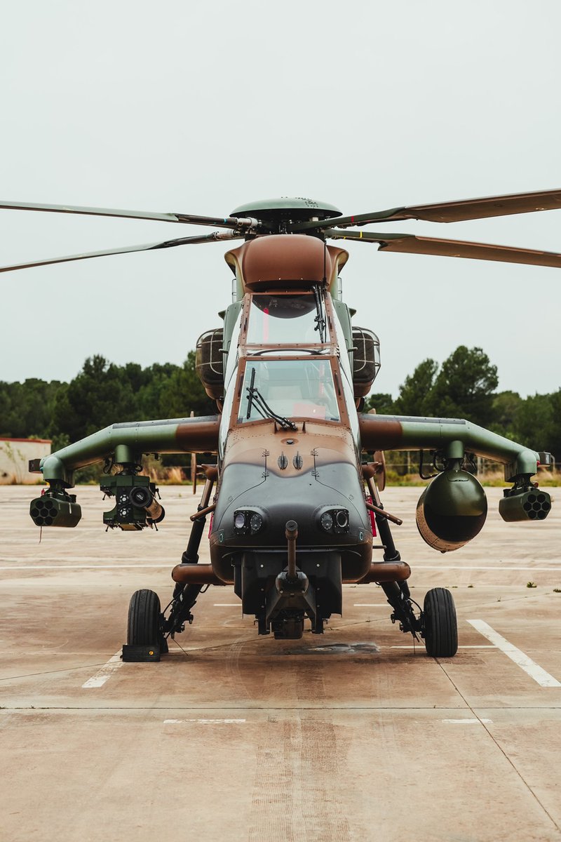 jordigraphy's tweet photo. #HT17 Chinook y #HA28 Tigre de las #FAMET del @EjercitoTierra 
.
@aeroVLC @Defensagob @VLCmovements @VLCspotters https://t.co/bI1um17BMZ