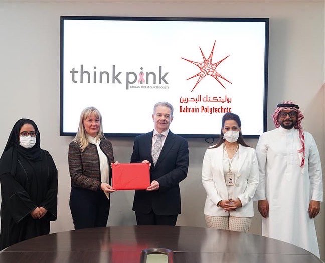 PolytechnicBH's tweet photo. وقعت بوليتكنك البحرين مذكرة تفاهم مع جمعية البحرين لسرطان الثدي (Think Pink) مجددة تعاونهما المشترك، وتنص مذكرة التفاهم على مجموعة من المبادرات بما في ذلك البحث وإشراك الطلبة في مشاريع التعلم القائم على تقديم الخدمات وتنظيم الحملات التوعوية السنوية #البحرين  #بوليتكنك_البحرين https://t.co/lnu4BJJ7Z8