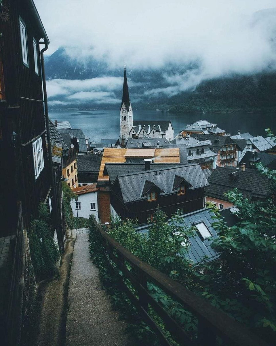 OfficialEarth_'s tweet photo. Hallstatt, Austria 🖤
📸 lotter_live

#Earth #Nature #HomePlanetEarth https://t.co/nIdm5X99bC