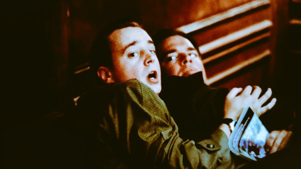 emichelle_24's tweet photo. トニーとマクギーが精神科医にゲイのカップルと思われる流れ好き🤣
#NCIS 5x05 #DiNozzo #McGee #ncisjp #FOXチャンネル https://t.co/MlRJkbDBRX