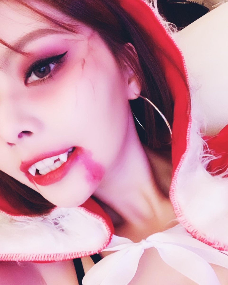 vampirefangsxxx's tweet photo. Sexy vampire fangs
#fangs #vampire #vampirefangs #吸血鬼女孩 #バンパイア #吸血鬼 #ドラキュラ #cape #マント #sexyvampire #femalevampire #asianvampire
If you interested the pictures and want watch more sexy fangs pictures,please subscription my website https://t.co/7WOEG4a9LB https://t.co/CepfHLYOQf