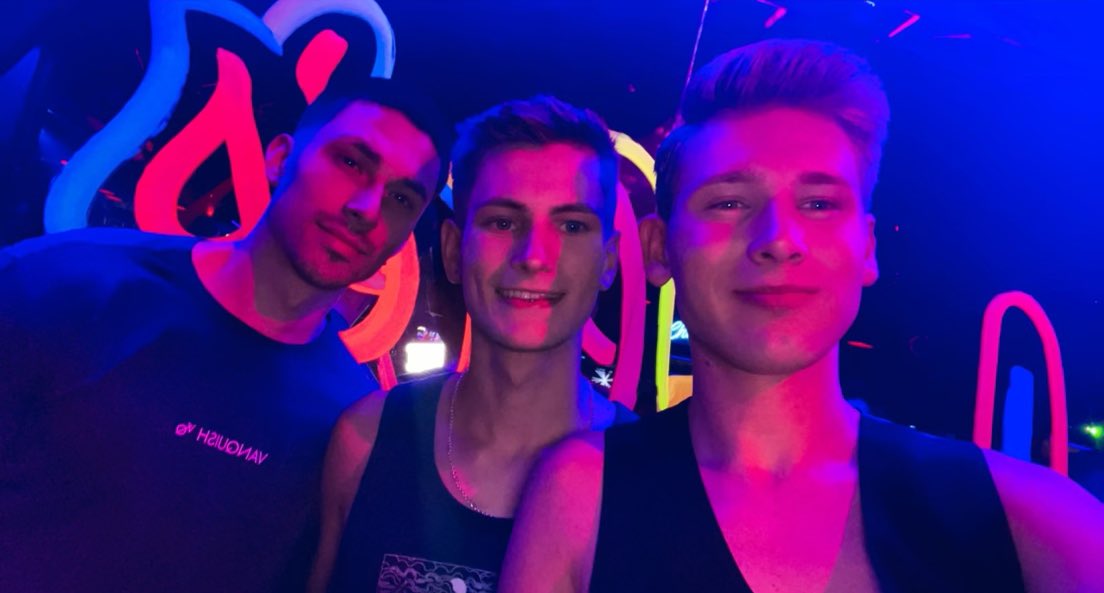 TrevorHarrisXXX's tweet photo. you thought you’d seen the last of @Julianbellxxx?! nope 😋 @KaneFoxxx https://t.co/iQKEO4FGle