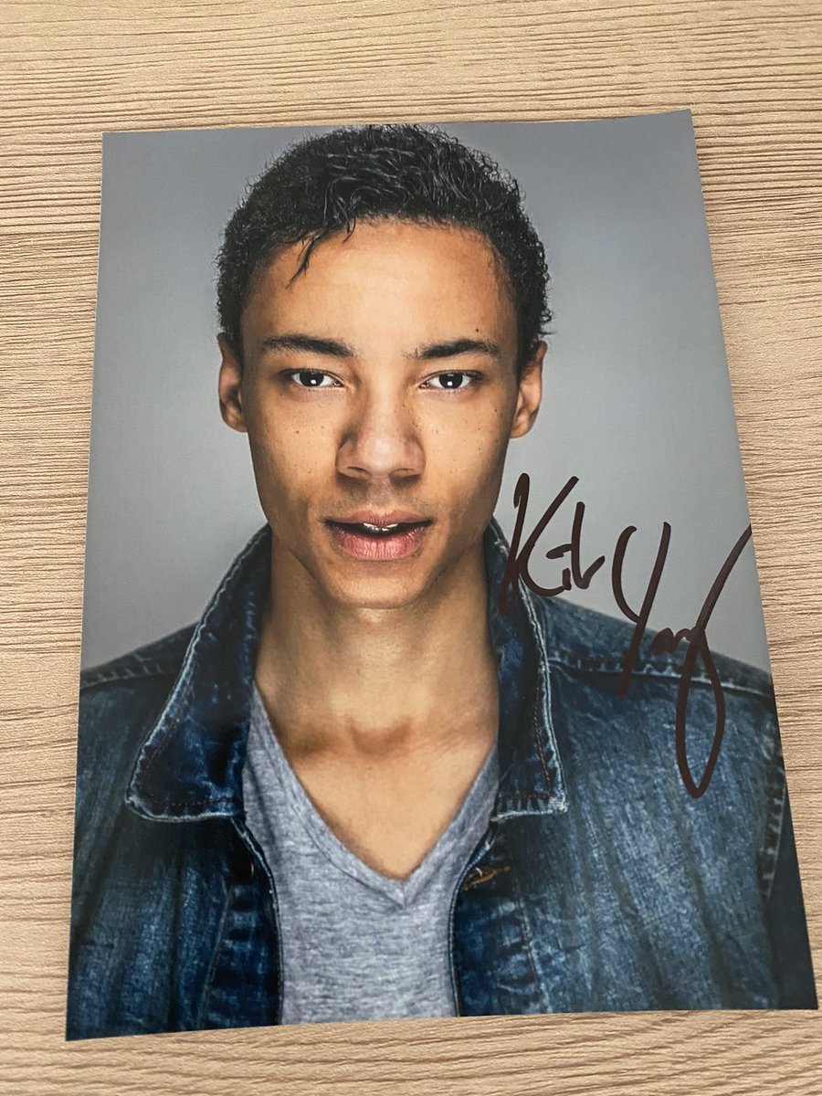 DreamitCon's tweet photo. #Autographwednesday (but on thursday) Win an autograph from Kit Young! Follow us , RT the tweet and tag 2 friends! // Gagne un autographe de Kit Young! Suis nous, RT le tweet et tague 2 amis! https://t.co/8NPWfjLJUM