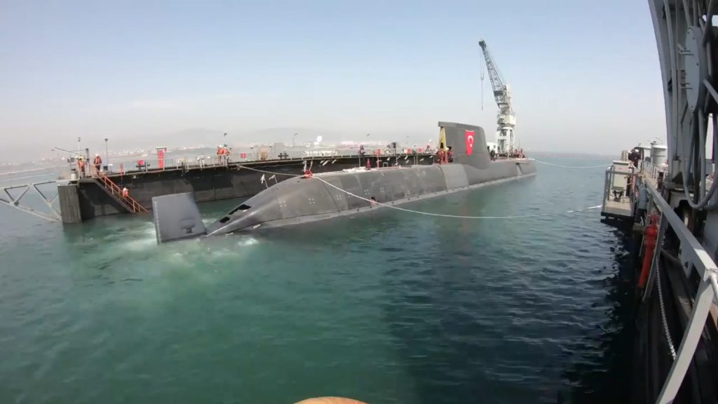 FauteuilColbert's tweet photo. #DenizaltıFilosuKomutanlığı - #TürkDenizKuvvetleri 🇹🇷⚓️
Programme Yeni Tip Denizaltı Projesi (#YTDP)
Votre 🧶 fil préféré narre la livraison retardée (après 2023 ?) du sous-marin TCG « Piri Reis » du Type 214/1800 TN qui pourrait être la plus imposante variante du Type 214/1800. https://t.co/zMb4gRv7d8