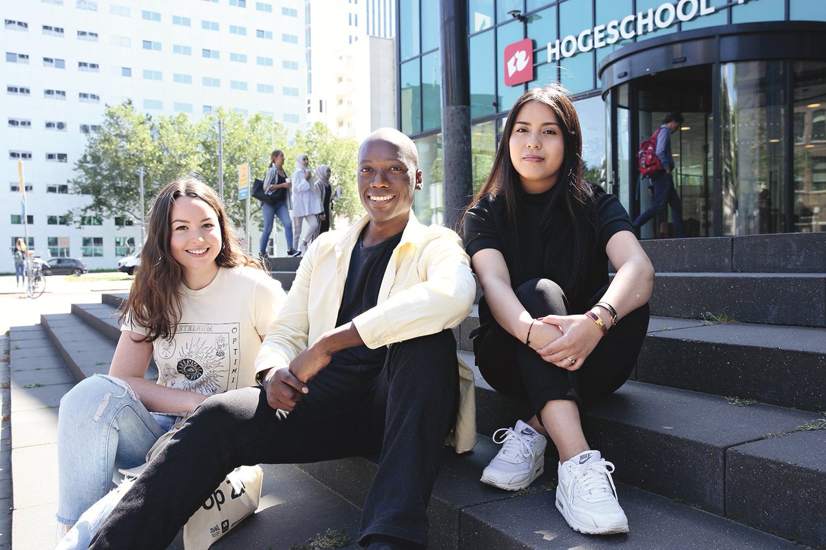 Word jij onze nieuwe collega?

Zet jij je eerste carrièrestappen in een allround communicatie-omgeving? Dan zijn wij op zoek naar jou! 

Bekijk de vacature via: hogeschoolrotterdam.nl/hogeschool/wer…

#HogeschoolRotterdam
#MakeItHappen