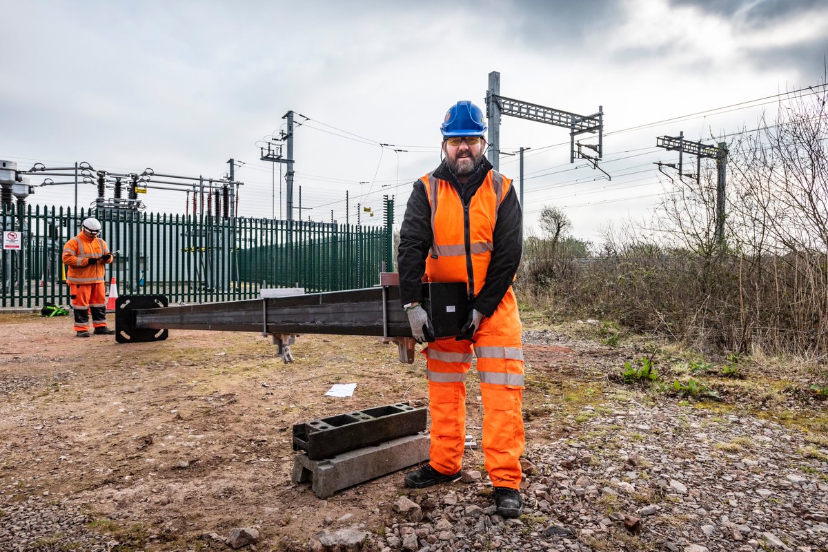 RailBusinessUK's tweet photo. ‘By reducing the already short carbon payback period of electrification, and reducing the up-front investment required, we aim to accelerate the transition to a greener, faster and more reliable rail network’, explained @NoelDolphin of @FurrerFreyGB https://t.co/F1FsU6yHFd https://t.co/SFWSeuRQxe