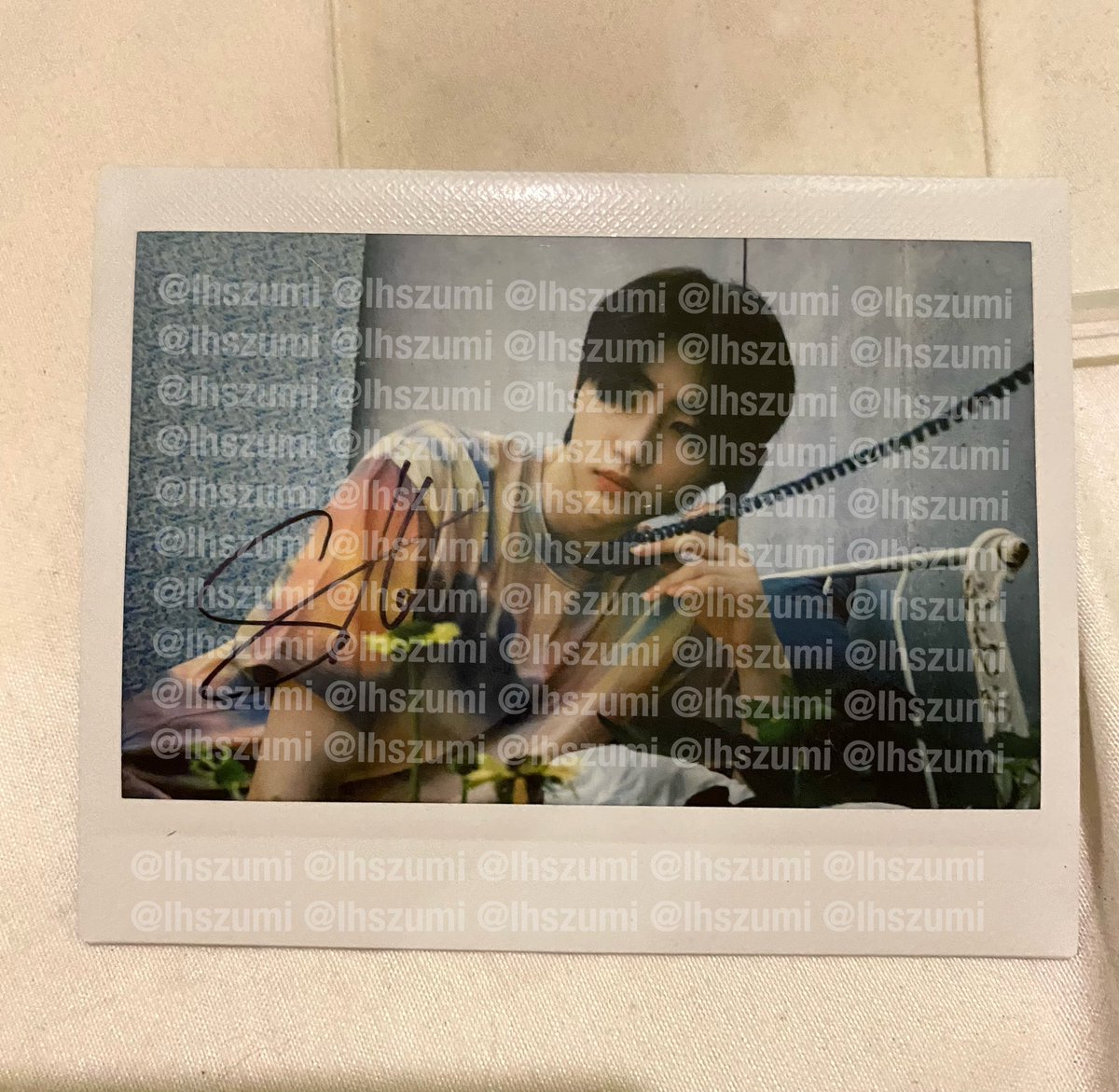 lhszumi's tweet photo. wts lfb

SUNGHOON CHARYBDIS SIGNED POLAROID

- open for bidding; starts at 20
- end: april 9, 8pm
- dp (30%), rembal (dop) is negotiable (as long as sure buyer) !
- bidding via dm ! 

#. wts lfb sunghoon dimension dilemma d:d signed limited polaroid https://t.co/B1T9yAtz65