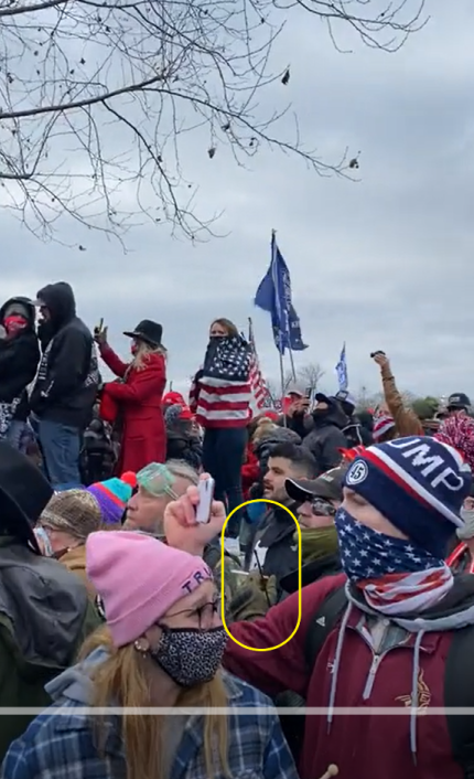 ellemm47's tweet photo. #SeditionComms he's just behind group of 3 in second pic beside #FadedOrc Olive gaiter may have comms, pic 2 https://t.co/2Xs9Qtvv19