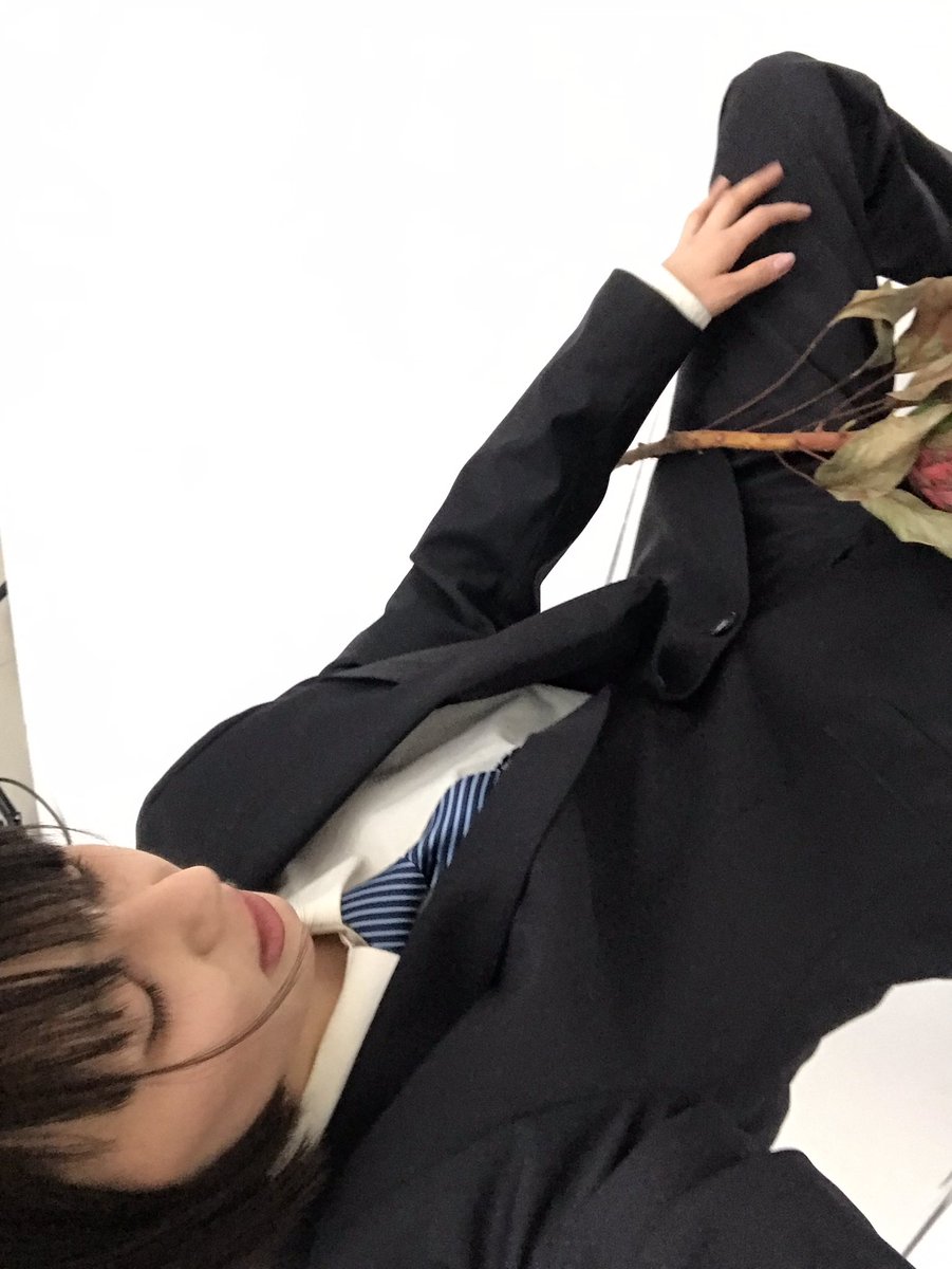 Recently I was photographed in a men's tuxedo, I liked the way I looked. guys, how about you?