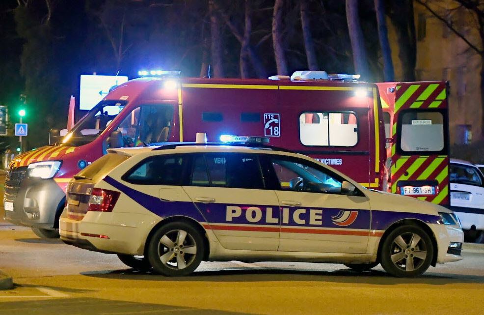 Le_Progres's tweet photo. Une adolescente de 13 ans tuée à coups de couteau à Villeurbanne
https://t.co/TjnKtOrmJe https://t.co/yxjEItjUgR