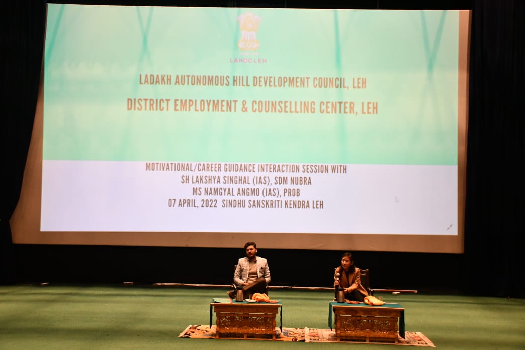 DIPR_Leh's tweet photo. SDM Nubra @lsinghal17 & Probationary IAS Officer, Namgyal Angmo held a motivational/career guidance interaction session with the aspirants of #FreeSSCCoaching arranged by @LAHDC_LEH.
@Angchuk5 @DC_Leh_Official @ddnewsladakh @prasarbharti @PBLadakh https://t.co/vx5Pk4CfSN