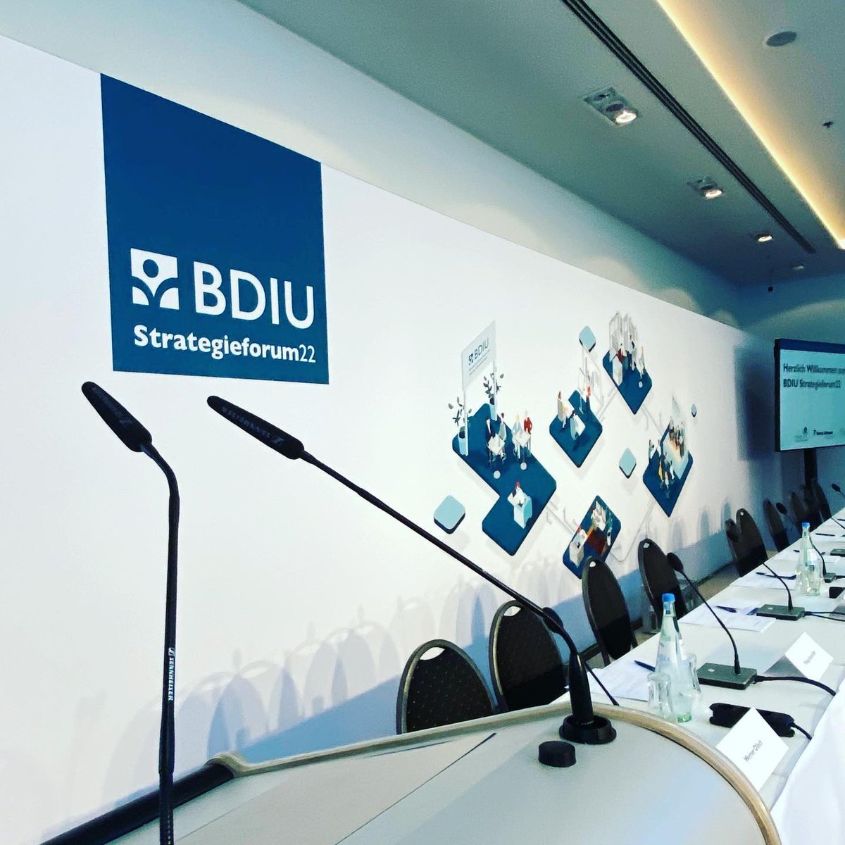 Das #Strategieforum22 startet heute mit der #Mitgliederversammlung unseres Verbandes in #Berlin. Wichtigster Punkt ist eine Reform der Satzung. #BDIU2022