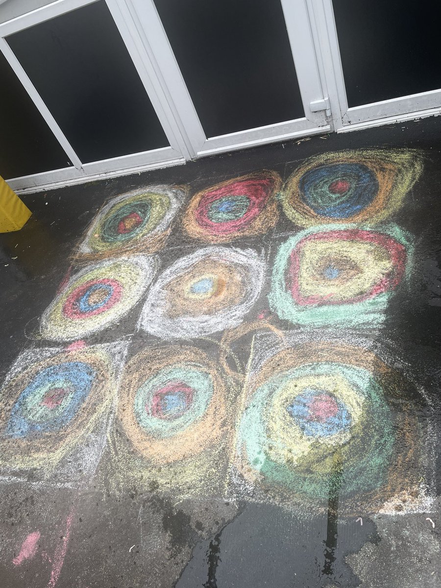 penlrec's tweet photo. ๐จ๐งฎ Arty Maths week ๐งฎ๐จ We have learnt about colour mixing, developed our art skills and participated in creating a class interpretation of Kandinskyโs circles! ๐ #ppsrec #ppsexp #ppsmd https://t.co/bpiT3jNKNR