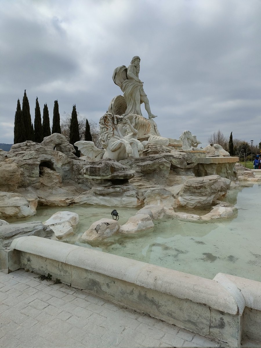 GomezSenegal's tweet photo. Hoy en el #ParqueEuropa hemos visto varios monumentos increibles de toda Europa!✌🏼 Que bien lo hemos pasado y cuánto hemos aprendido!🤩 Gracias a los de 1°GIAT por todo🥰👏🏼
#DescubreElMundoConAVGE https://t.co/Fvy7yKFsYw