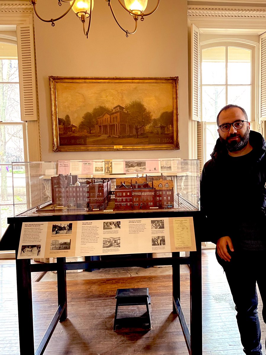ozanselcuk61's tweet photo. Şikago’da bugün Illinois Üniversitesi’nin önünde bulunan ve ilk yerleşim evlerinden biri olan Hull House’u ziyaret ettim. Yerleşim evi hareketi ve sosyal hizmetin tarihine tanıklık etmek heyecan vericiydi! #hullhouse #sosyalhizmet #socialwork #settlementhouse https://t.co/EZxrDBONhJ