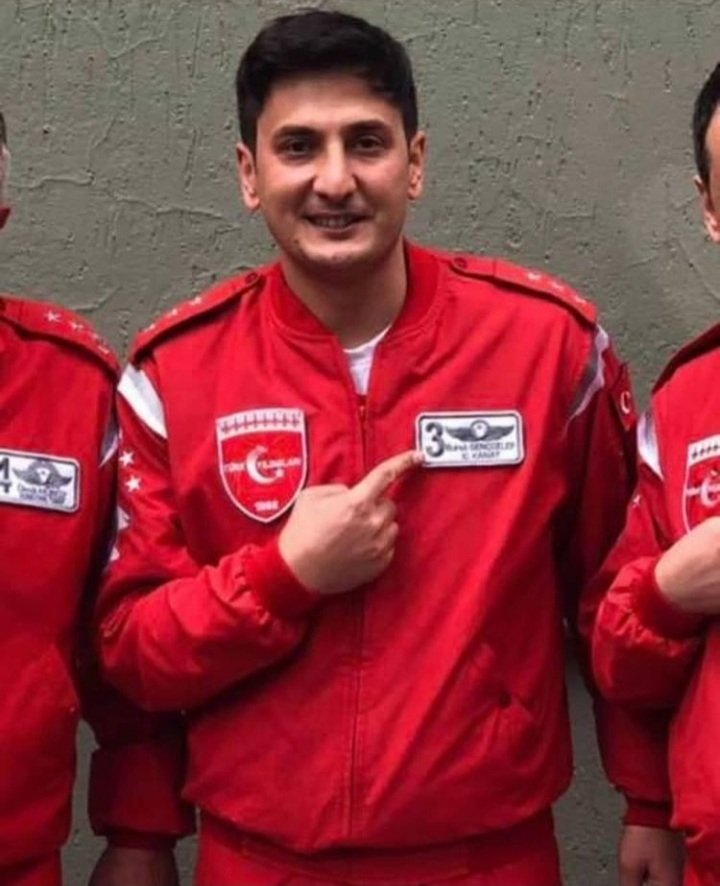 Şehit Burak Gençcelep 🇹🇷
07.04.2021 

KONYA'da  Hava Kuvvetleri Komutanlığı’nın akrobasi timi olan Türk Yıldızları'na ait NF-5 tipi uçağın düştüğü kazada şehit olan Hava Pilot Yüzbaşı Burak Gençcelep’in bugün şehadet yıldönümü. 
Mekanın cennet ruhun şad olsun şehidim 🇹🇷🕊
.
