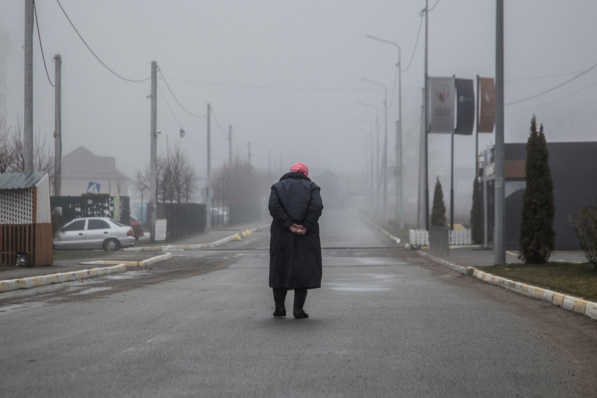 ContextNewsroom's tweet photo. 💰 Stateless people are less likely to have savings to tide them over, says @KordonetsSofiia of @R2Protection.

They could also face greater obstacles in finding shelter and aid if displaced.

Unable to access formal work, many already relied on charities before the #UkraineWar. https://t.co/X8Th189J55