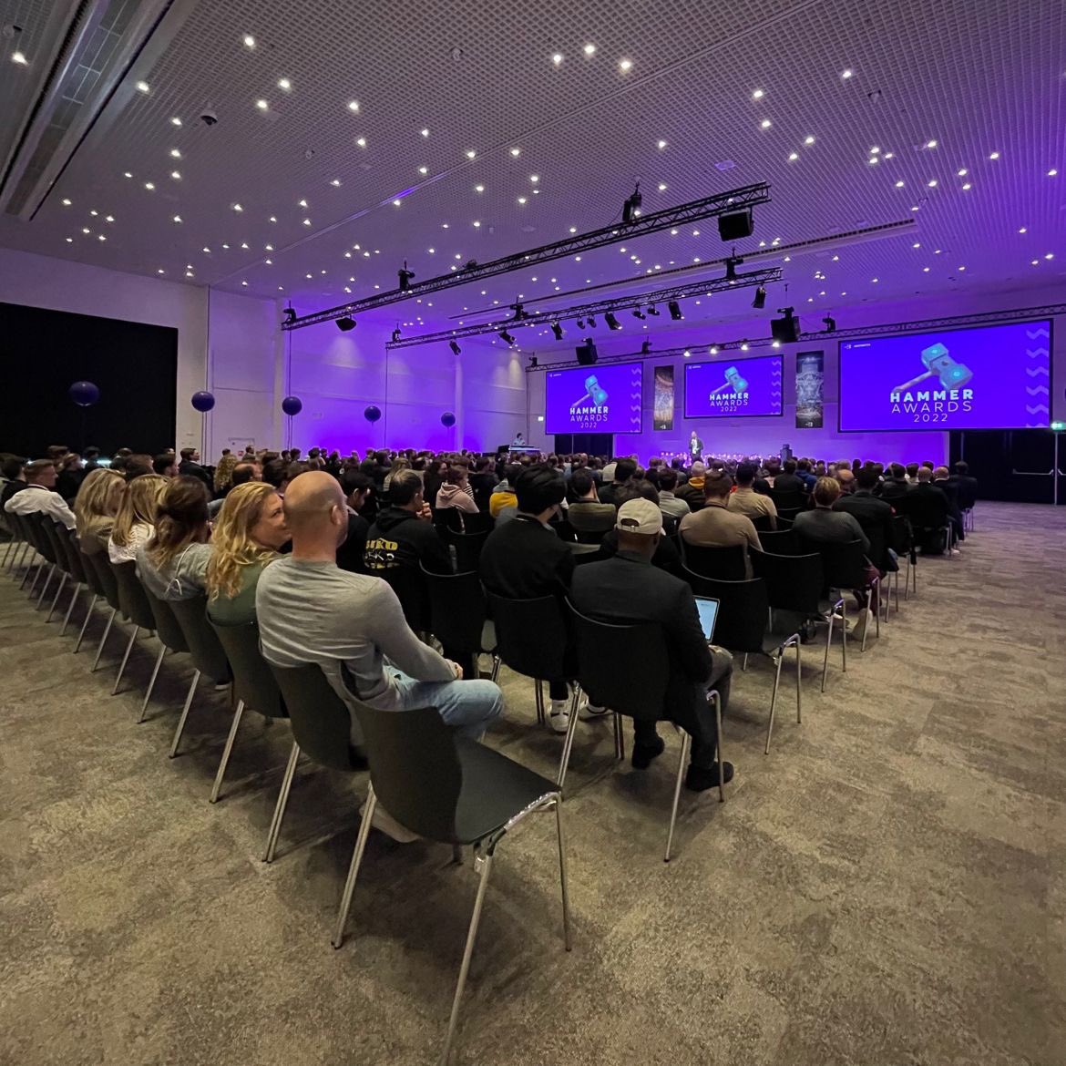 𝗪𝗘 𝗭𝗜𝗝𝗡 𝗟𝗢𝗦! 🤩

Met ruim 500 professionals is de vijfde en tevens grootste editie van EsportsX van start gegaan in Rotterdam Ahoy. 

Op de hoogte blijven van de belangrijkste updates? Houd onze socials goed in de gaten 👀.

#EsportsX