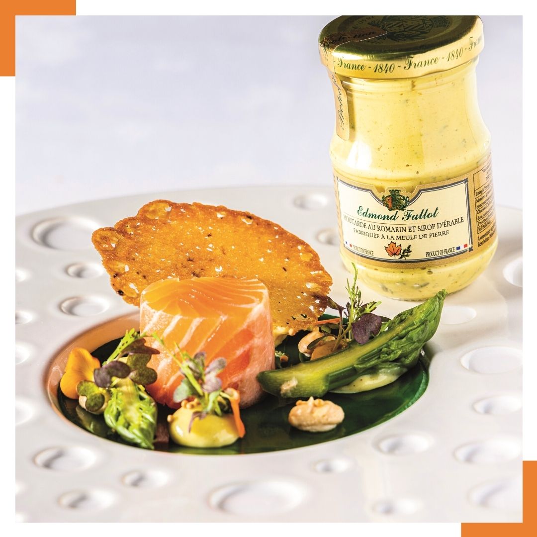 Truite à 52 degrés, Moutarde au Romarin &amp; Sirop d'Erable Fallot en crème aigre par Joy Astrid Poinsot du restaurant Chez Camille à Arnay

Recette complète à découvrir dans le dernier numéro Arts &amp; Gastronomie BFC

Merci cheffe pour cette recette si rafraîchissante !