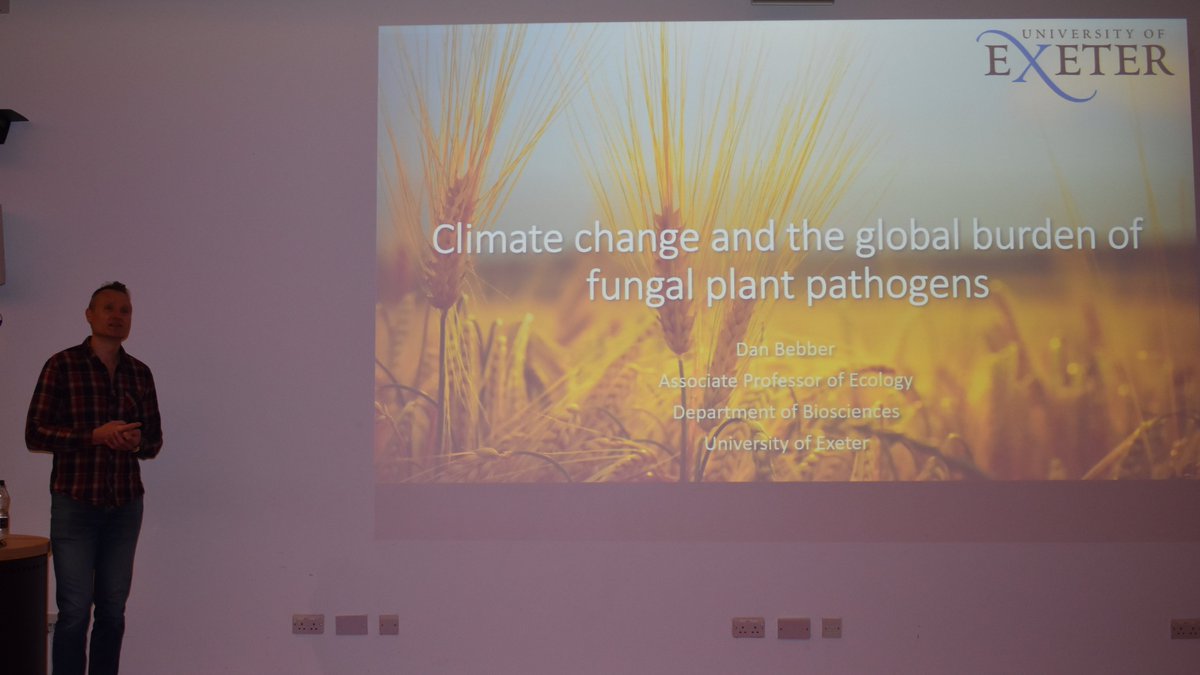 CranMycology's tweet photo. Back to work this morning @BMS_Scientific #BMS2022 #BMS125 with @DanBebber from @UniofExeter opening the session on #climatechange and #interaction with #fungi with an interesting talk on how to model and monitor fungal plant pathogen response to #climate change. https://t.co/iPrJDxs7dF