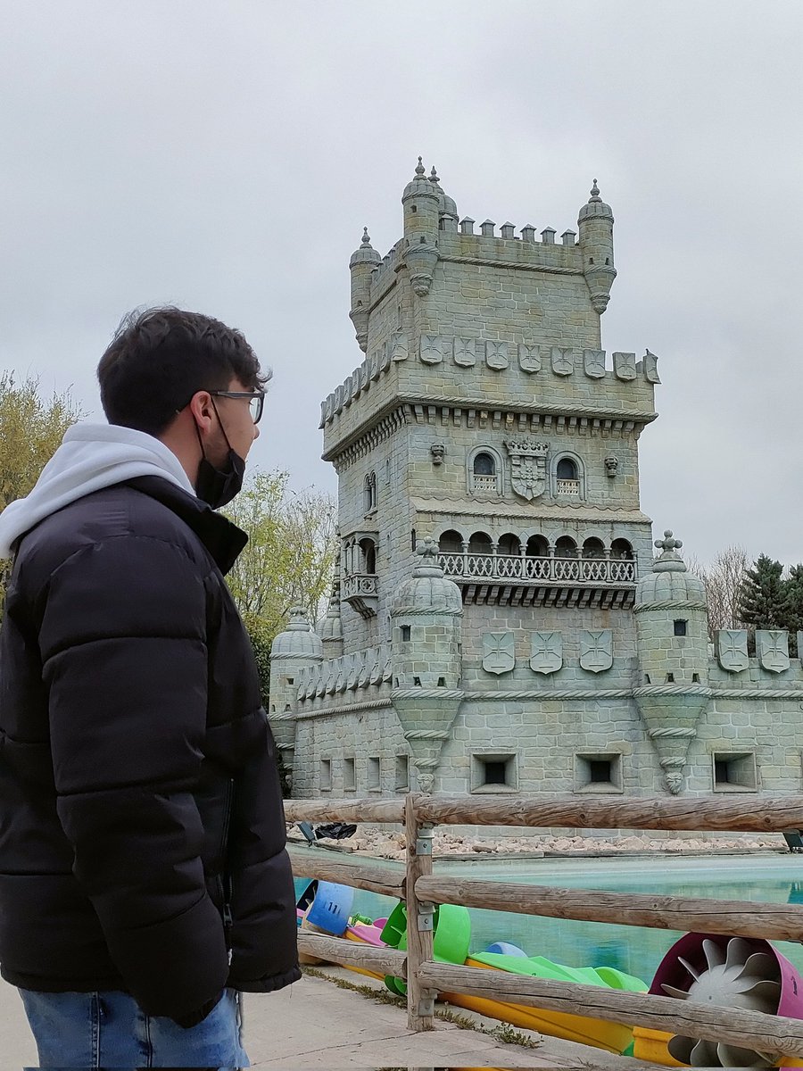 GomezSenegal's tweet photo. En el #ParqueEuropa también hemos podido disfrutar de la Torre de Belém de Lisboa🇵🇹 ¿A que no sabíais que la cabeza de rinoceronte con la que cuenta la torre se puso porque un rinoceronte consiguió intimidar a un elefante?🐘🆚🦏
#DescubreElMundoConAVGE https://t.co/bxKFYMFm0j