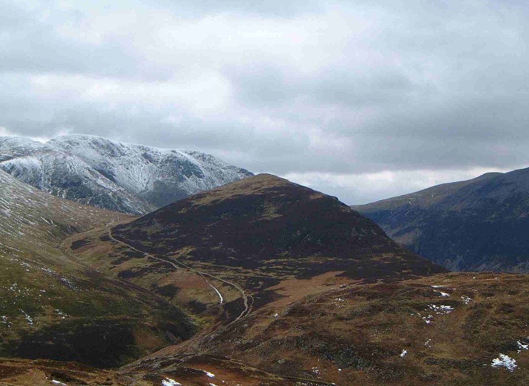 Heritarcumbria's tweet photo. #FellsAZ and its O for #Outerside fell located 6km from #Keswick. One of the #Wainwrights with a height of 596 m. Within the north western part of the national park, it is a smaller member of the Coledale group of fells
📷MichaelKnapton Wiki @wainsoc @VisitCumbria @VisitKeswick https://t.co/lxdZM4gS6N