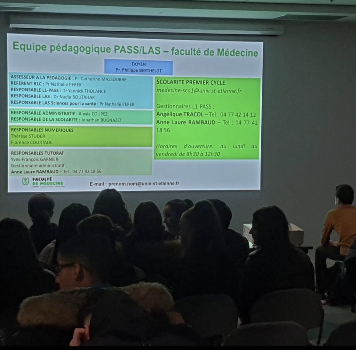Univ_St_Etienne's tweet photo. Aujourd'hui et demain, l'@Univ_St_Etienne est présente à la 21ème édition du Forum de l’Enseignement Supérieur #FESUP #SaintEtienne
Les lycéens peuvent découvrir les formations de l'UJM et échanger avec nos personnels et étudiants. 
#orientation #lycéen #choisirluniversité https://t.co/HJXSiYrQHh
