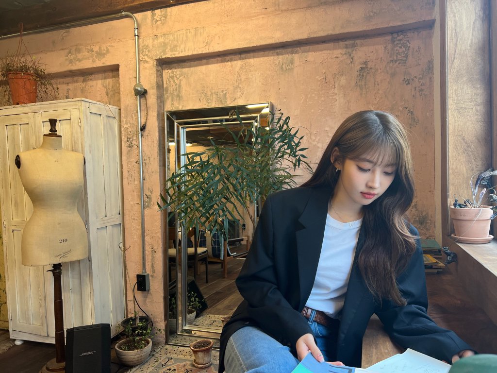 idegeul's tweet photo. 🍊💌 — Fancafe

Tittle: Disini adalah foto-foto di balik layar
" Aku harap yang aku cover, forever mendengarkan dan menyukainya " https://t.co/LUdOIPetSV