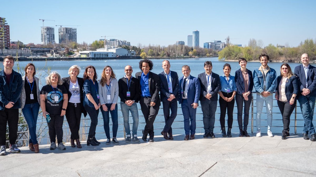 UnivLaRochelle's tweet photo. 🤩Les étudiant·es et membres du personnel de @UnivLaRochelle sont allés à #Bucarest lors du Forum & Festival @EU_CONEXUS tenu en marge du #ConstructFest !
👉Échanges avec leurs homologues, rencontre des partenaires socioéconomiques et découverte de la culture roumaine 🙌 https://t.co/NMnbYdMiA7