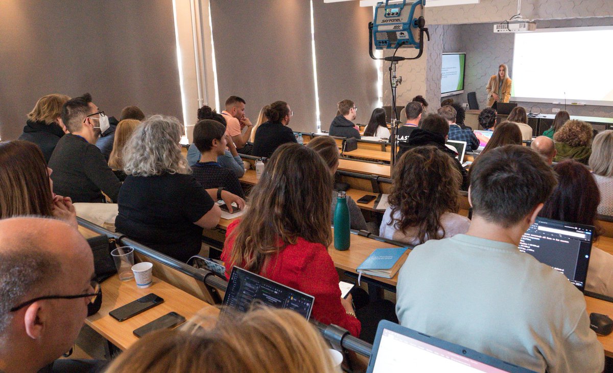 UnivLaRochelle's tweet photo. 🤩Les étudiant·es et membres du personnel de @UnivLaRochelle sont allés à #Bucarest lors du Forum & Festival @EU_CONEXUS tenu en marge du #ConstructFest !
👉Échanges avec leurs homologues, rencontre des partenaires socioéconomiques et découverte de la culture roumaine 🙌 https://t.co/NMnbYdMiA7