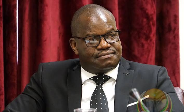 Who is the best and most accurate source of information about the perfomance of the #Zimbabwe government?
Retweet for <a href="/daddyhope/">Hopewell Chin’ono</a> 
Like for <a href="/nickmangwana/">Nick Mangwana</a>