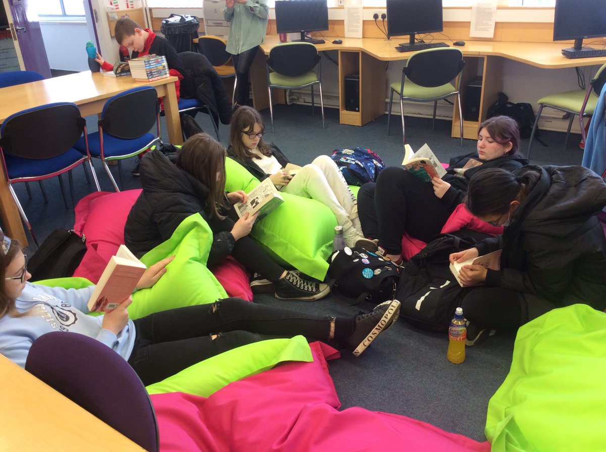 ColEoinLib's tweet image. All day readathon happening in our JCSP Library today! @jcsplibraries @cfingla