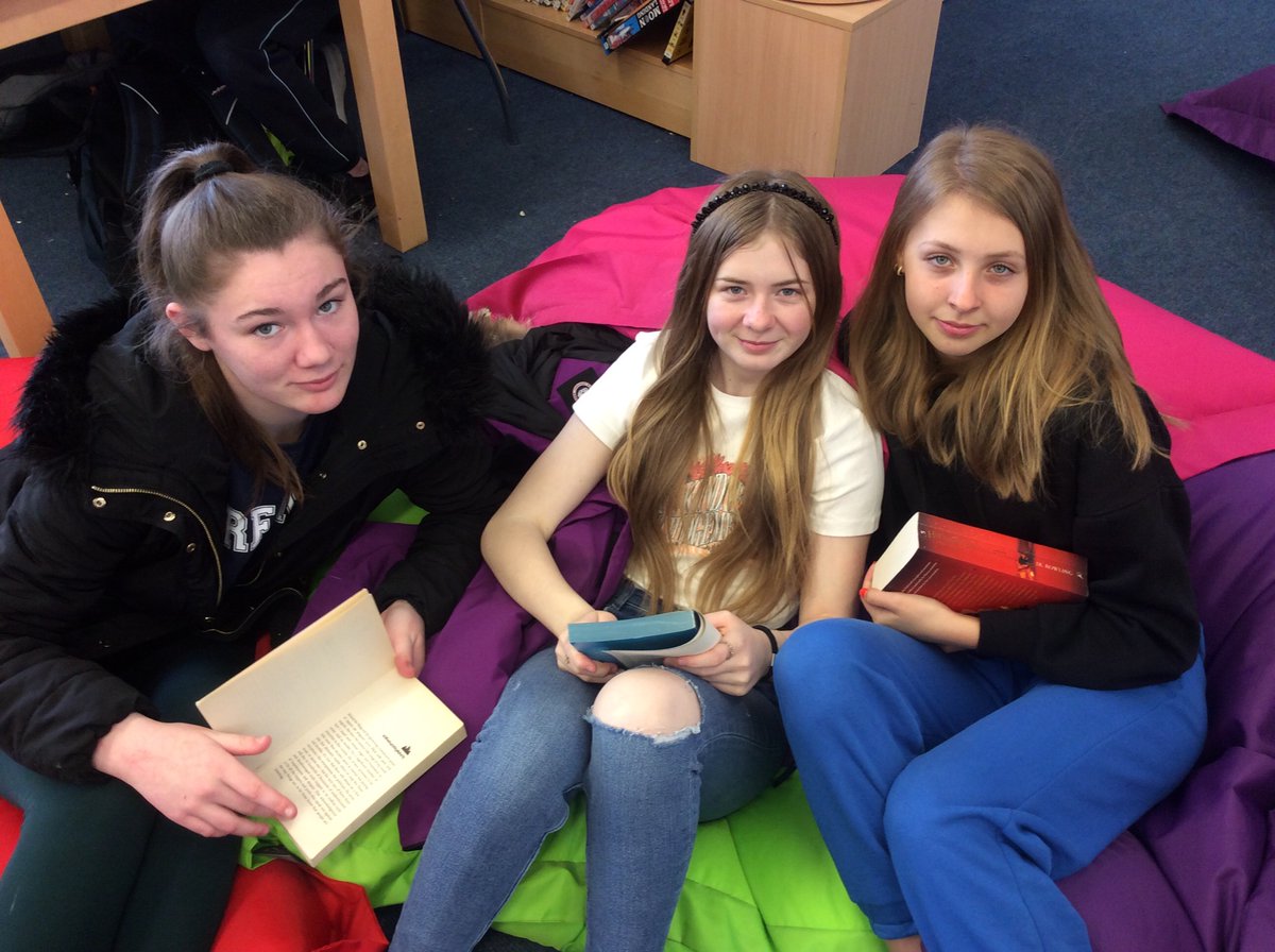 ColEoinLib's tweet image. All day readathon happening in our JCSP Library today! @jcsplibraries @cfingla