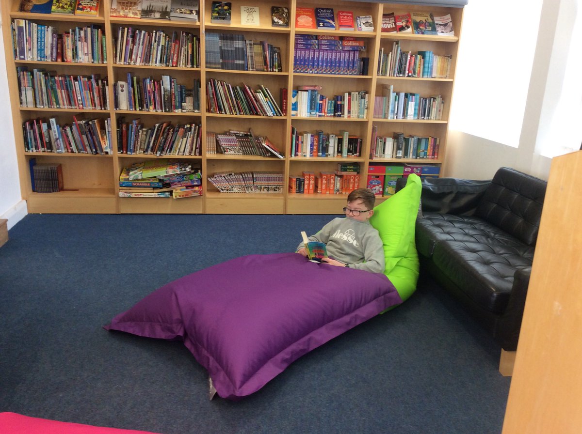 ColEoinLib's tweet image. All day readathon happening in our JCSP Library today! @jcsplibraries @cfingla